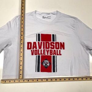 DAVIDSON Volleyball cropped short sleeved tshirt, size women’s S.